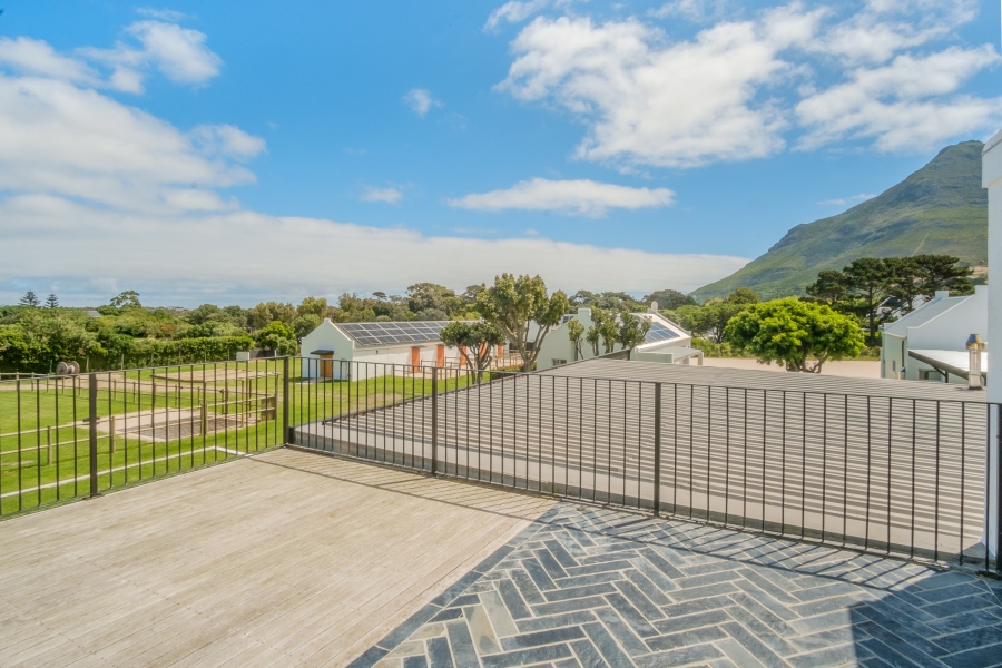 6 Bedroom Property for Sale in Meadowsteads Western Cape